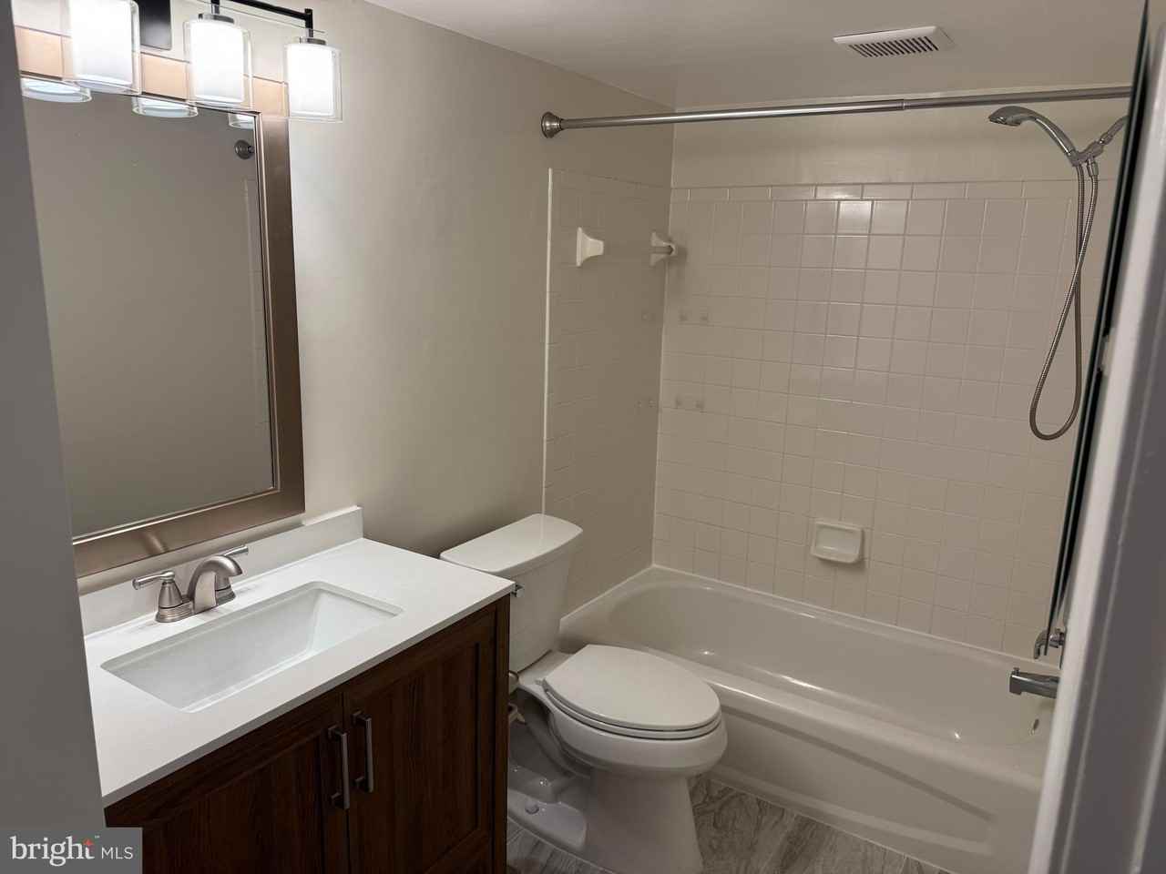 5900 Surrey Hill Pl Apt L #698 - Photo 3 of 25