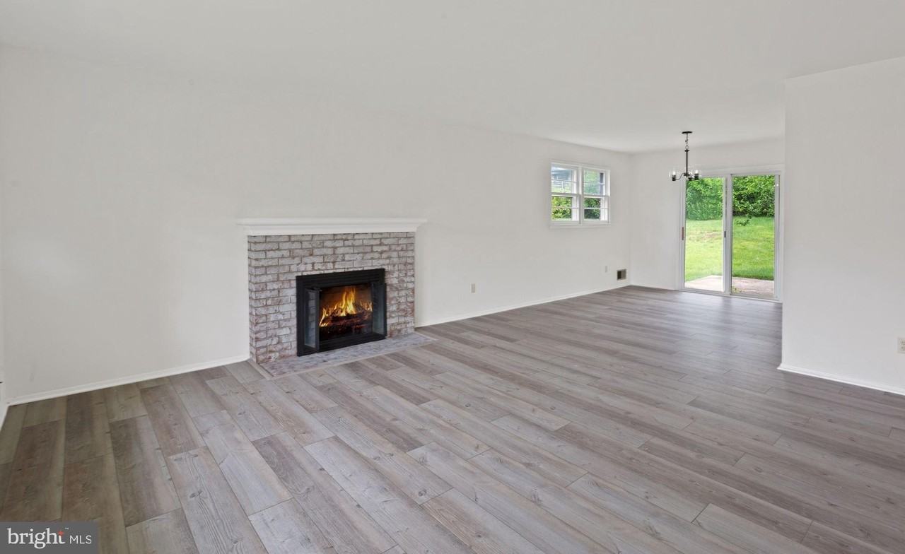 7106 Jayhawk St - Photo 5 of 29