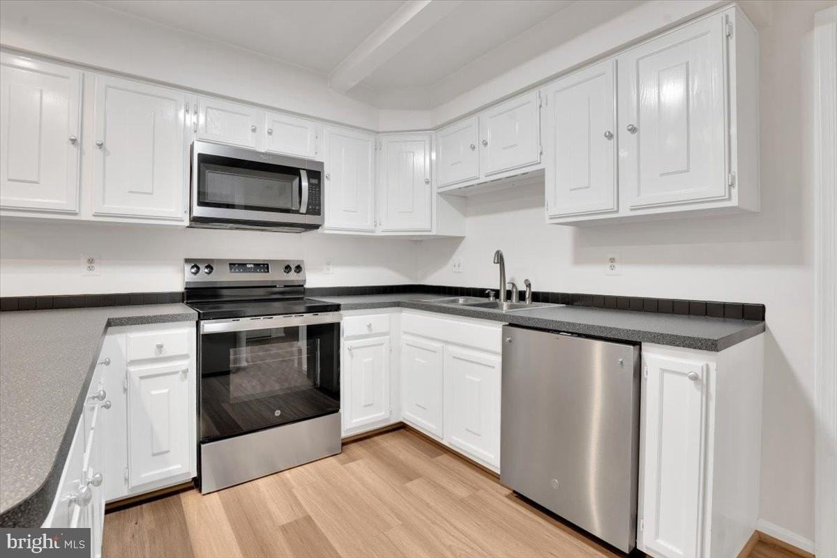 12451 Plowman Ct - Photo 4 of 39