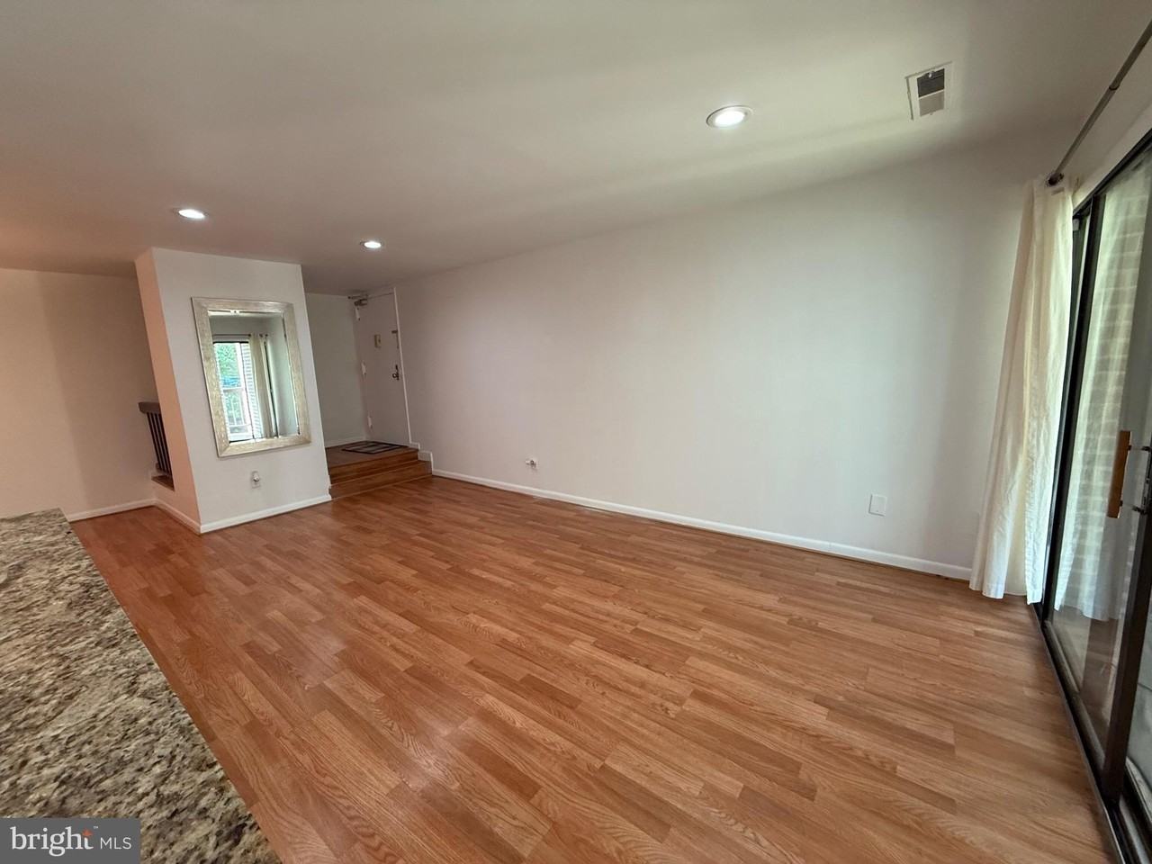 11212 Chestnut Grove Sq #115 - Photo 4 of 25