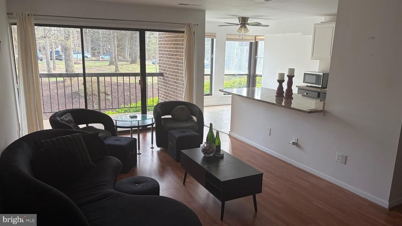 11212 Chestnut Grove Sq #115 - Photo 5 of 25