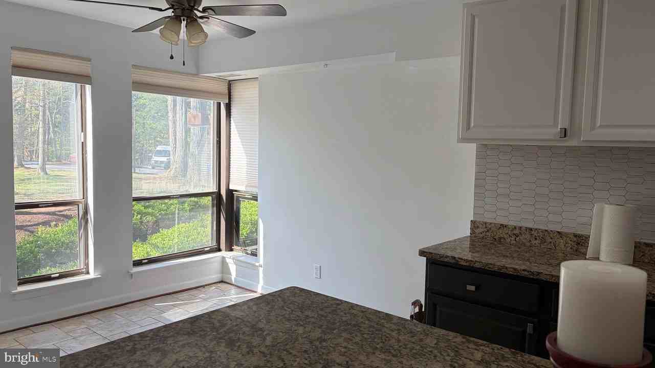 11212 Chestnut Grove Sq #115 - Photo 7 of 25
