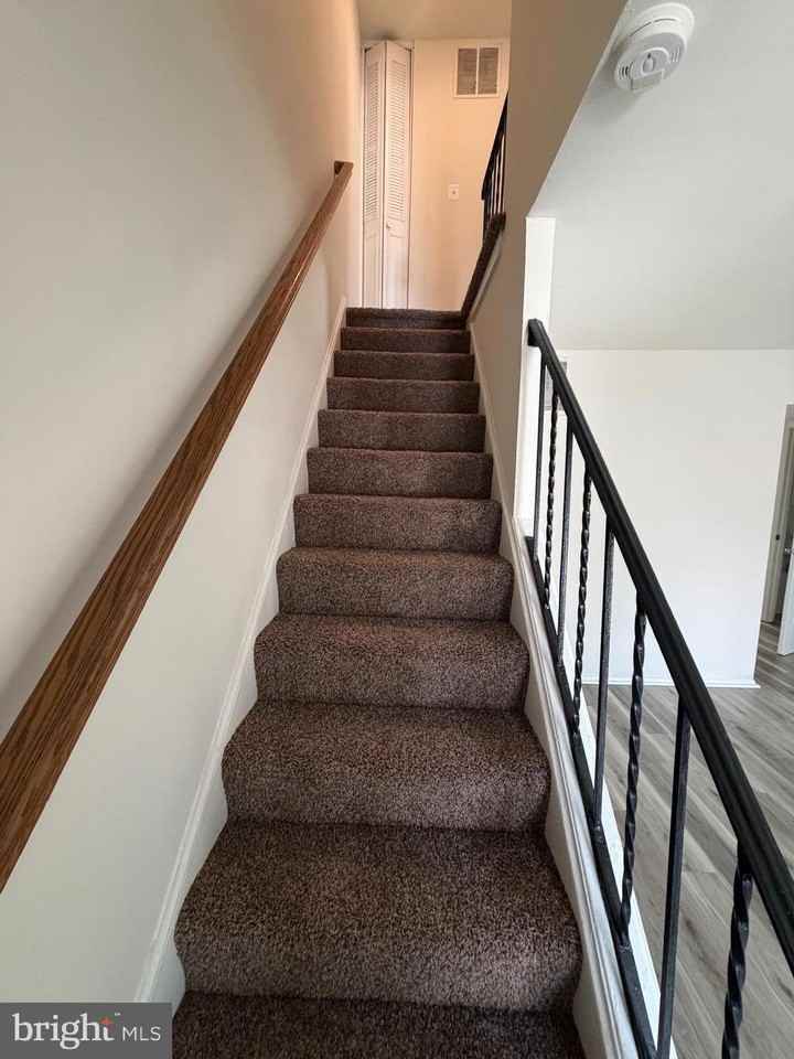 9259 Byrd Dr - Photo 2 of 7