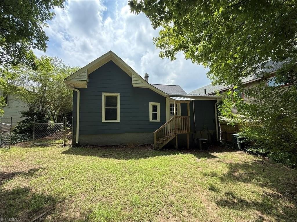 409 Granville Dr - Photo 2 of 11