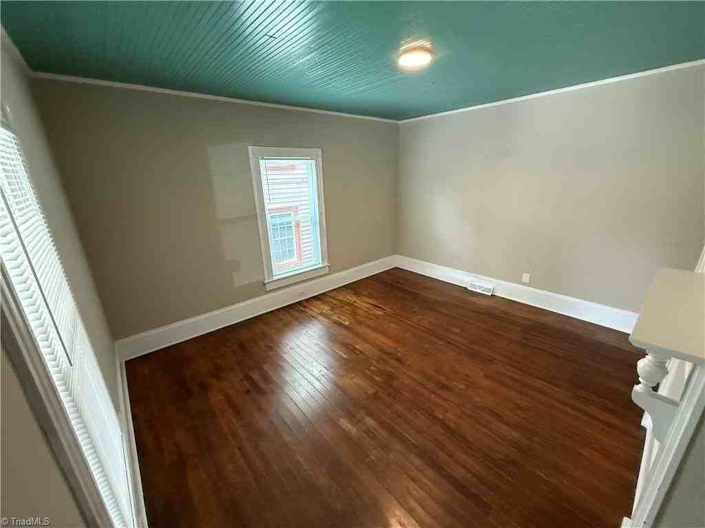 409 Granville Dr - Photo 5 of 11