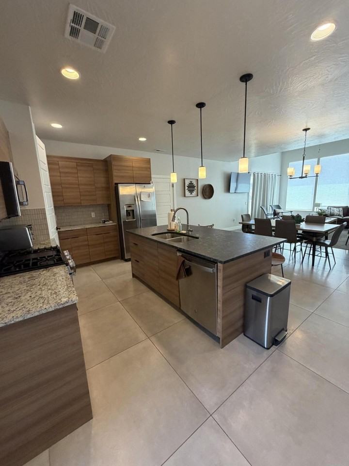 534 W 170 S - Photo 4 of 16
