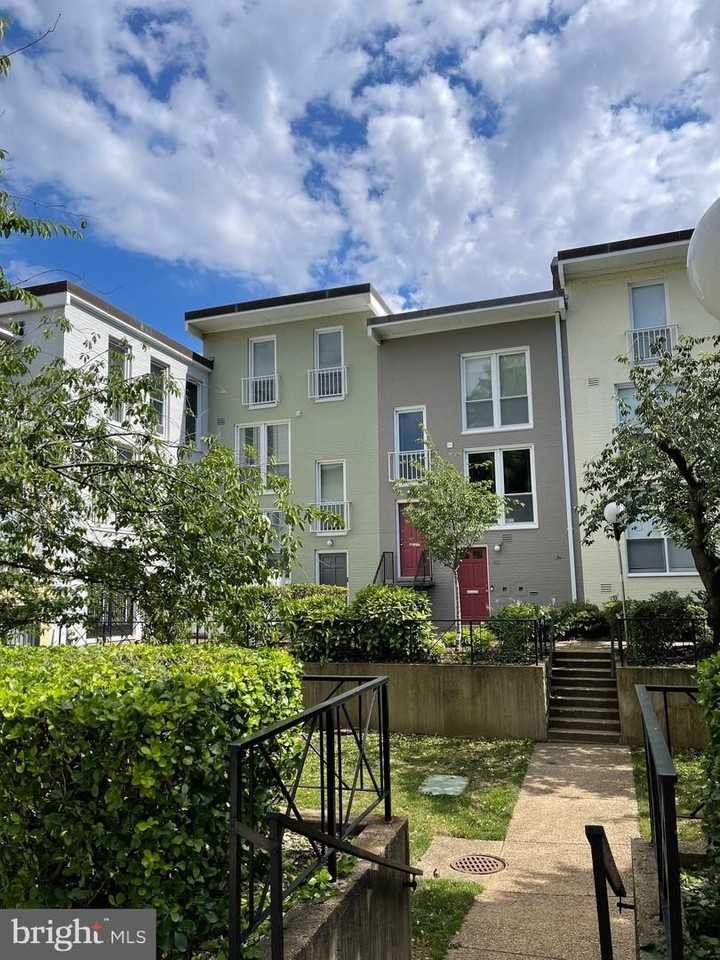 61 G St Sw - Photo 2 of 50