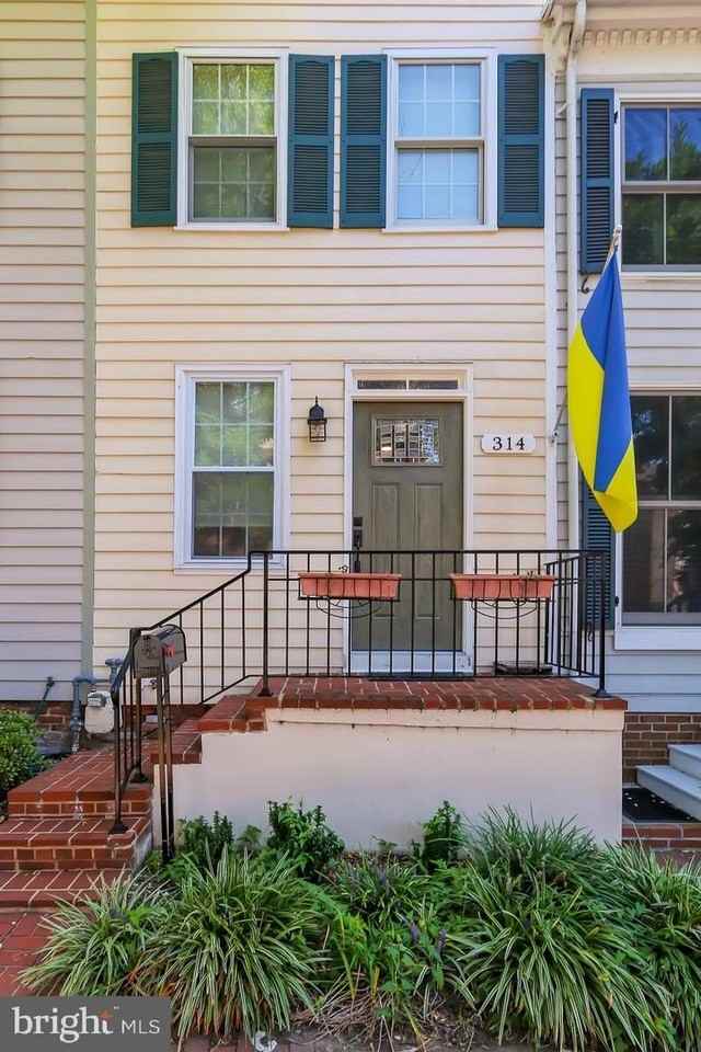 314 S Alfred St - Photo 3 of 44