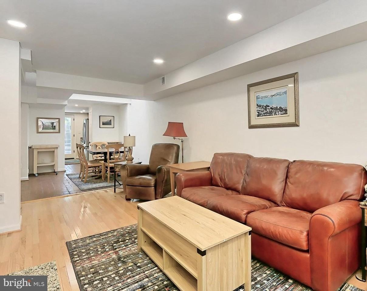 314 S Alfred St - Photo 5 of 44