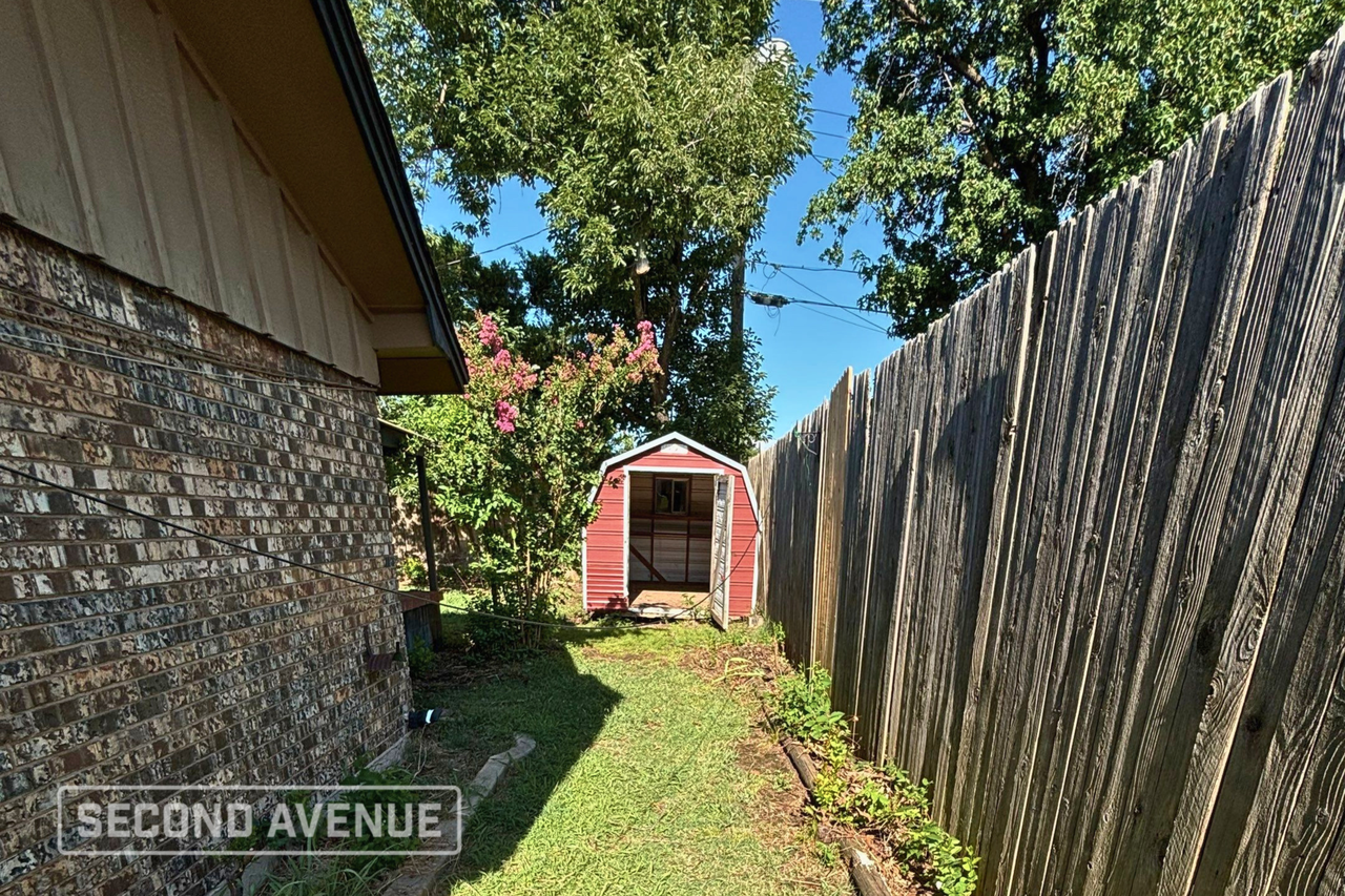 10212 N Military Ave - Photo 2 of 17
