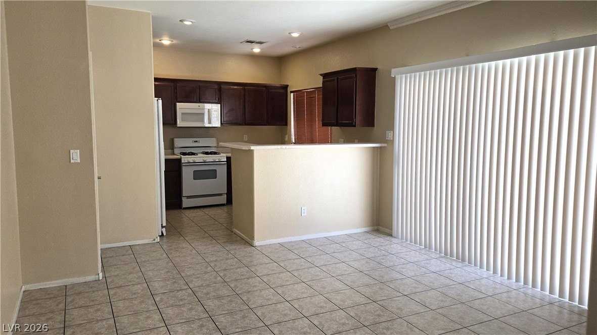 1154 Maple Pines Ave - Photo 5 of 18