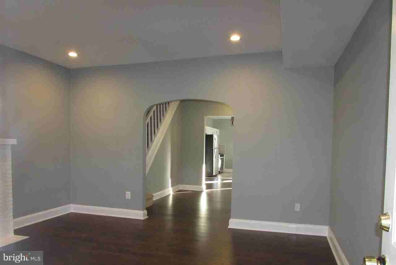 2735 Chesterfield Ave - Photo 3 of 30