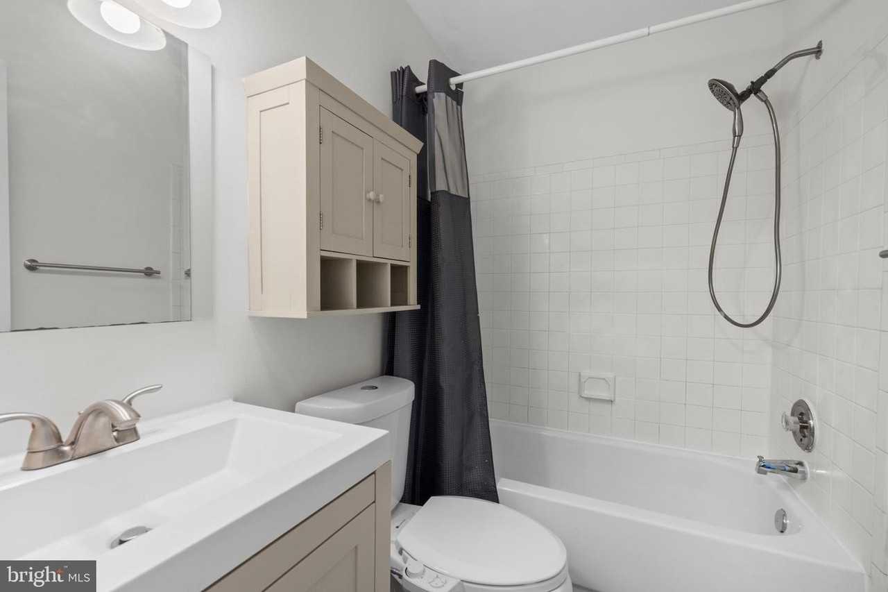1095 Travis Ln - Photo 6 of 17