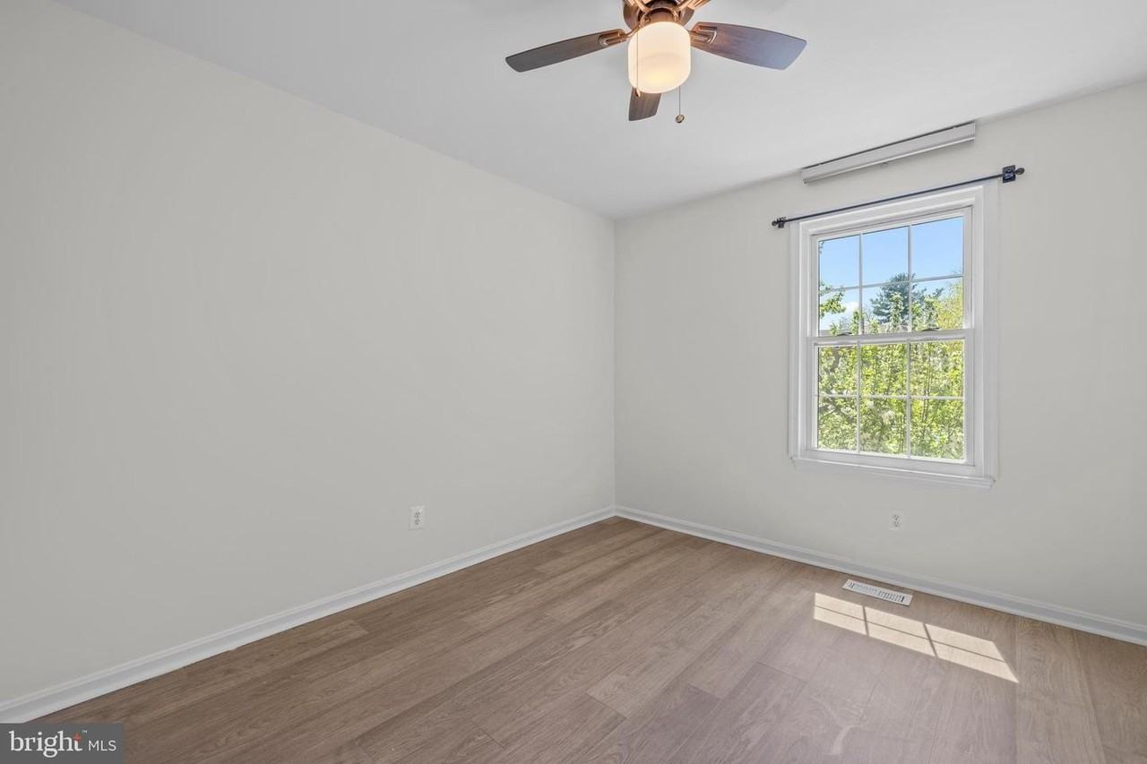 1095 Travis Ln - Photo 7 of 17