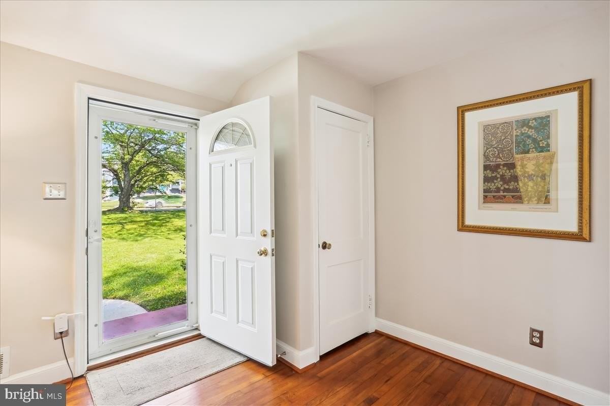1806 Arcola Ave - Photo 3 of 32