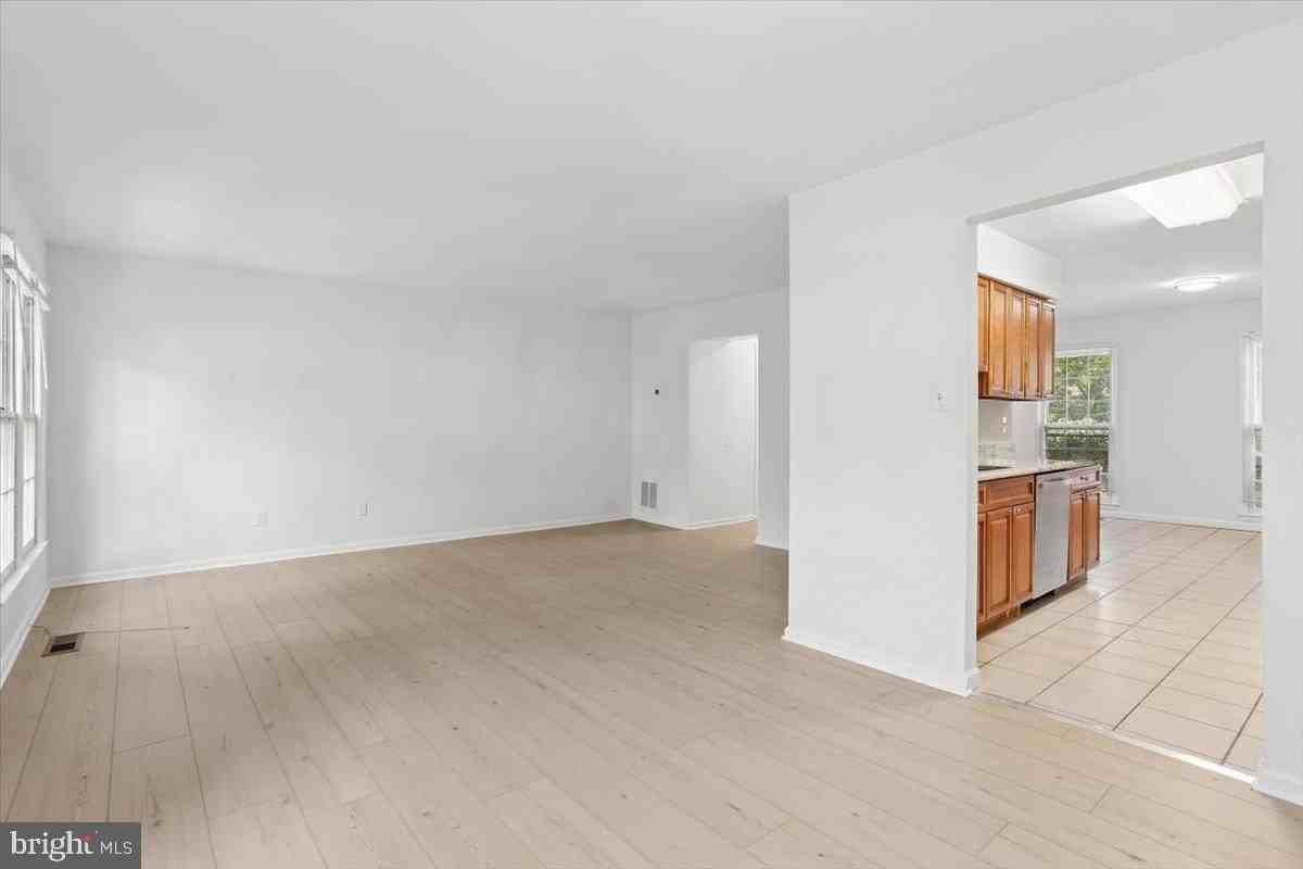9652 Motley Ln - Photo 5 of 30