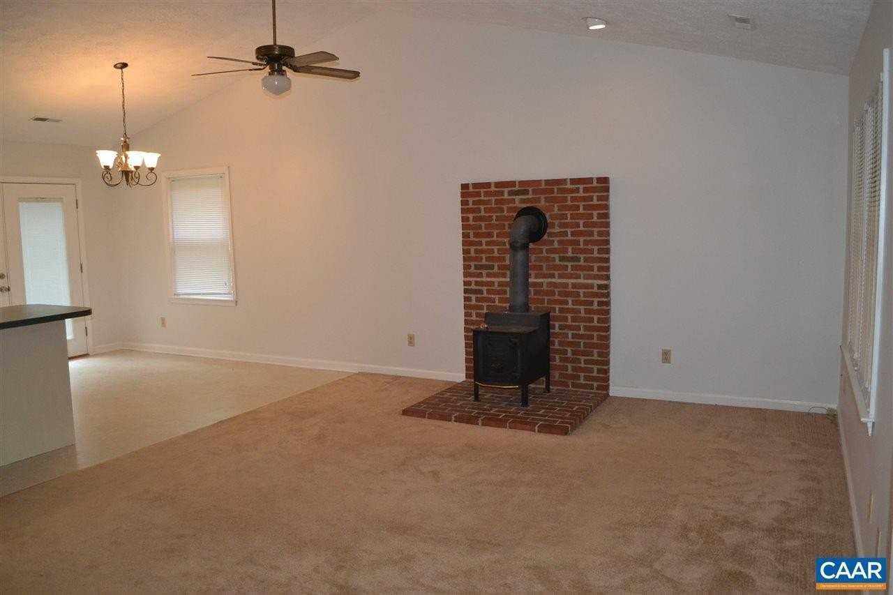15 Englewood Dr - Photo 4 of 29