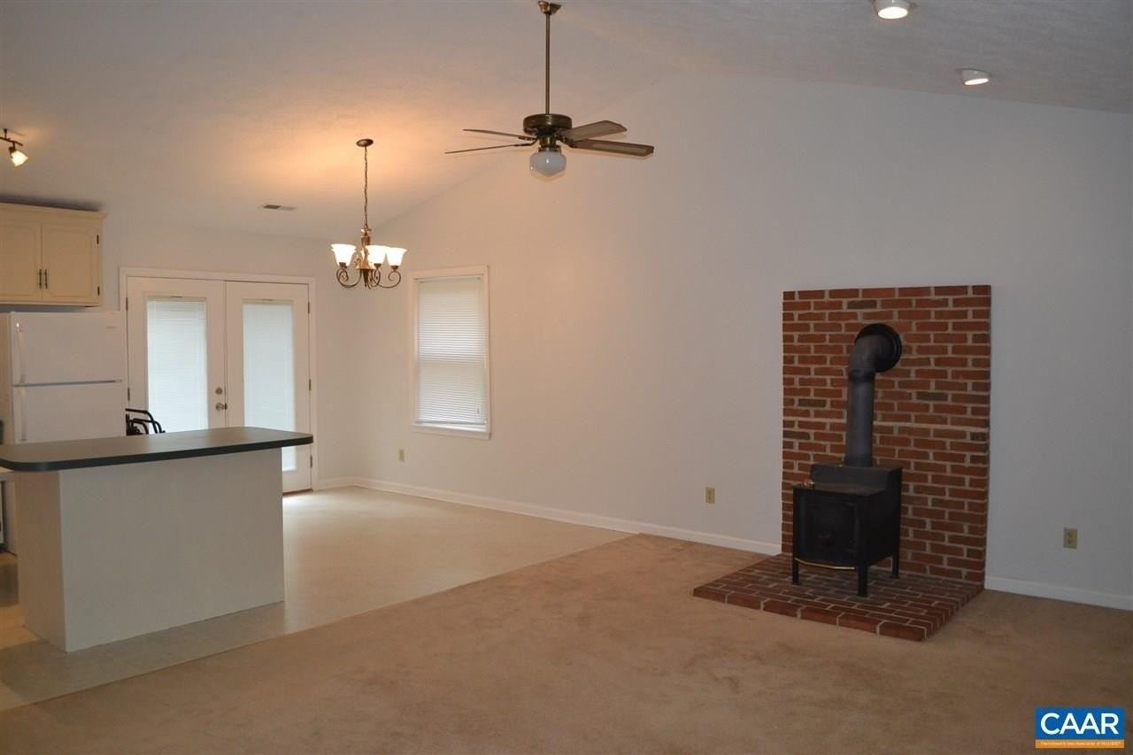 15 Englewood Dr - Photo 5 of 29