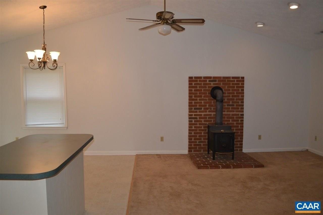 15 Englewood Dr - Photo 7 of 29
