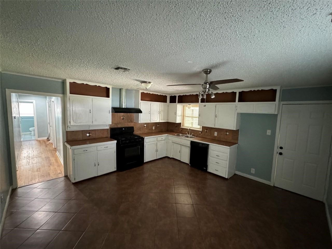 5000 Jerri Ln - Photo 2 of 9