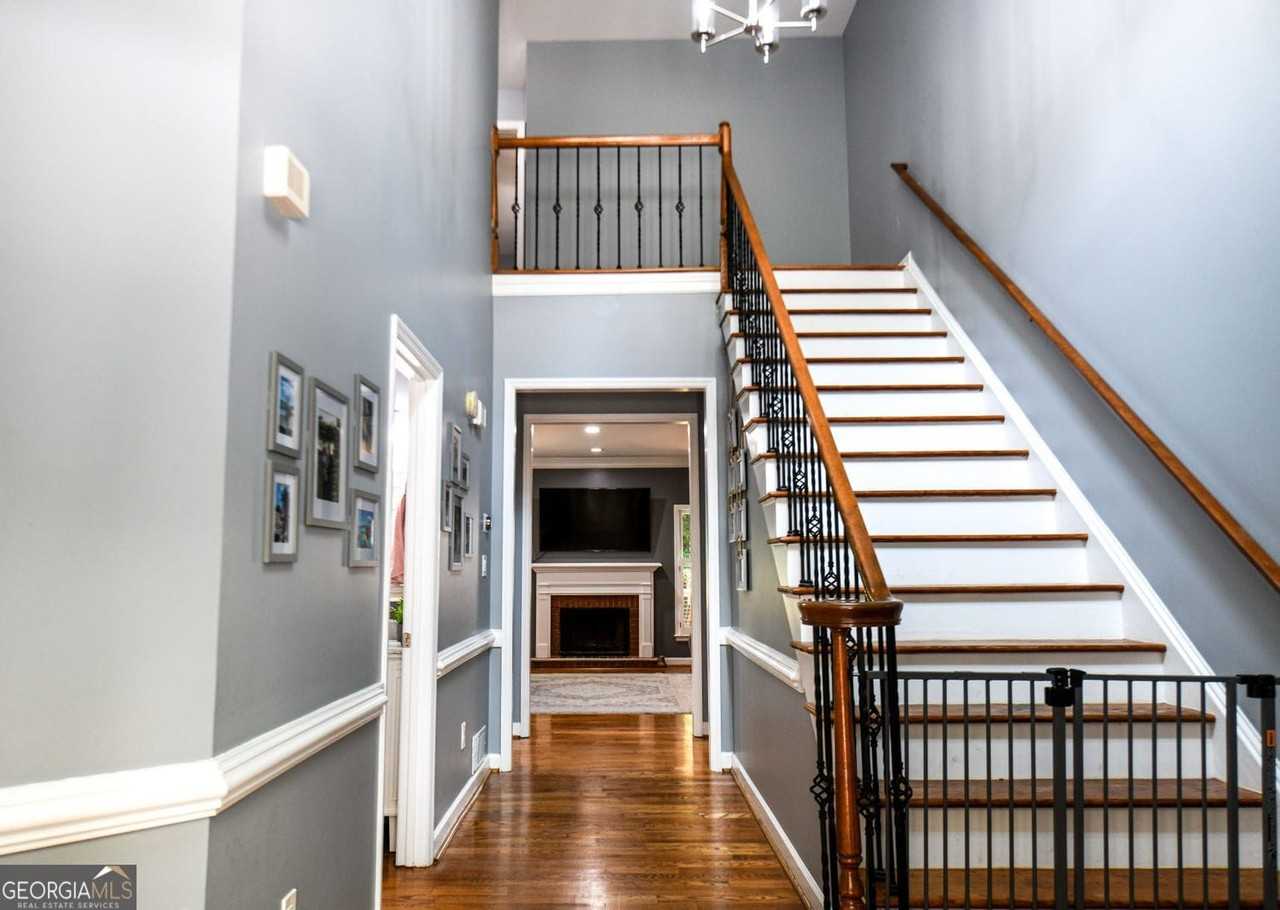 304 Bridle Path - Photo 2 of 33