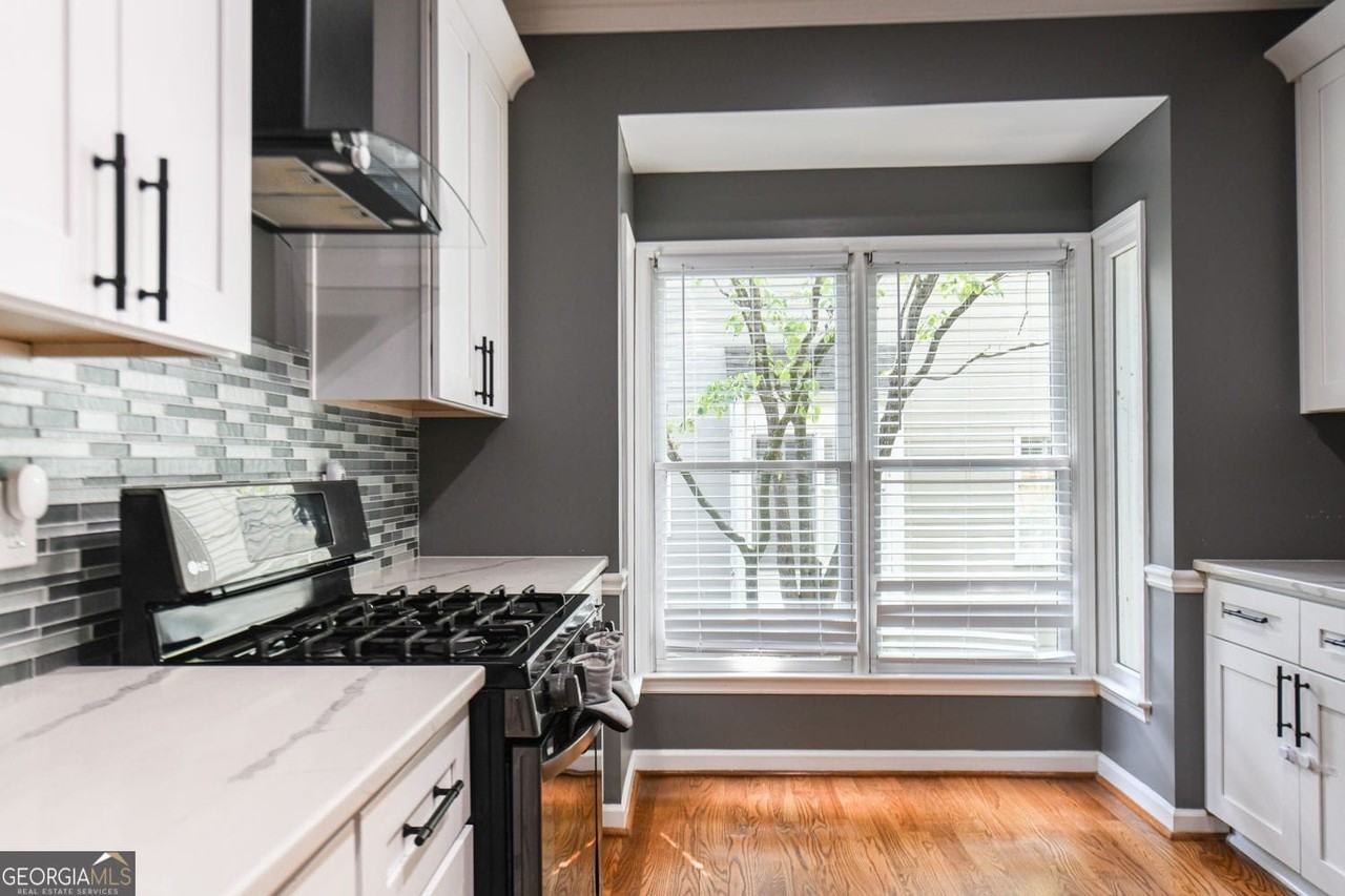 304 Bridle Path - Photo 5 of 33