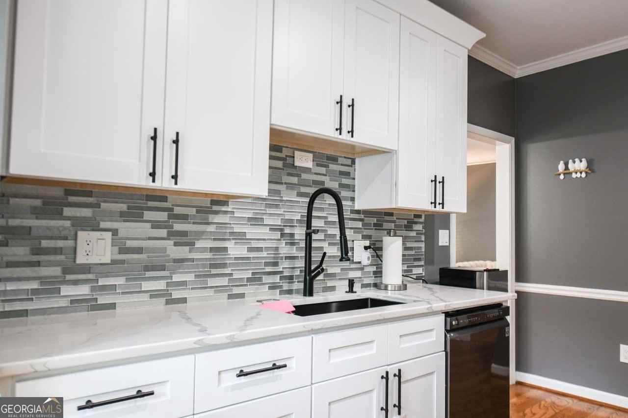 304 Bridle Path - Photo 6 of 33