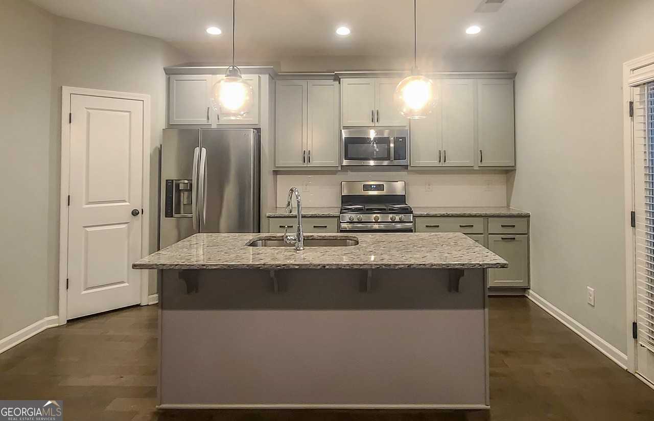 110 Ashton Pl - Photo 2 of 10