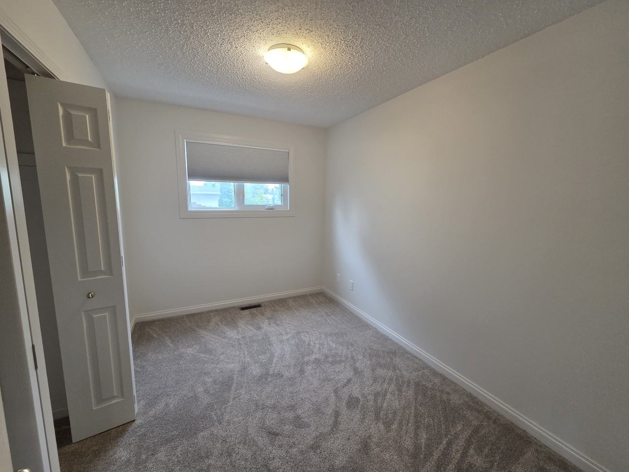 4245 85 St Nw - Photo 2 of 28