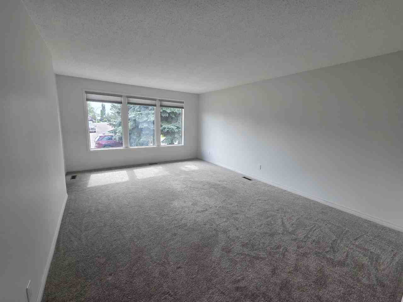 4245 85 St Nw - Photo 2 of 27