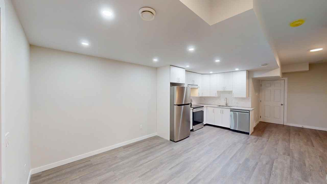 163 Legacy Glen Crt Se- Lower - Photo 4 of 10