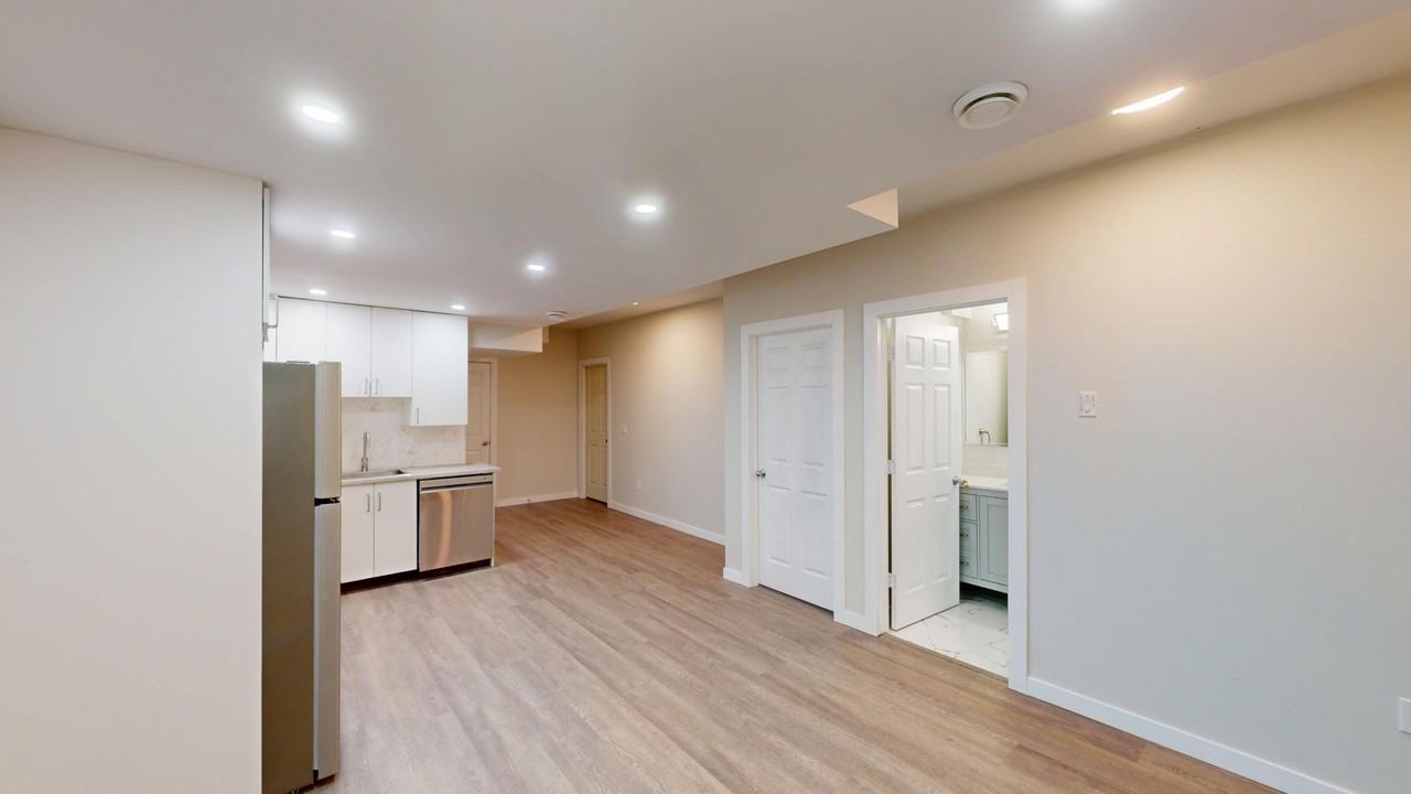 163 Legacy Glen Crt Se- Lower - Photo 5 of 10