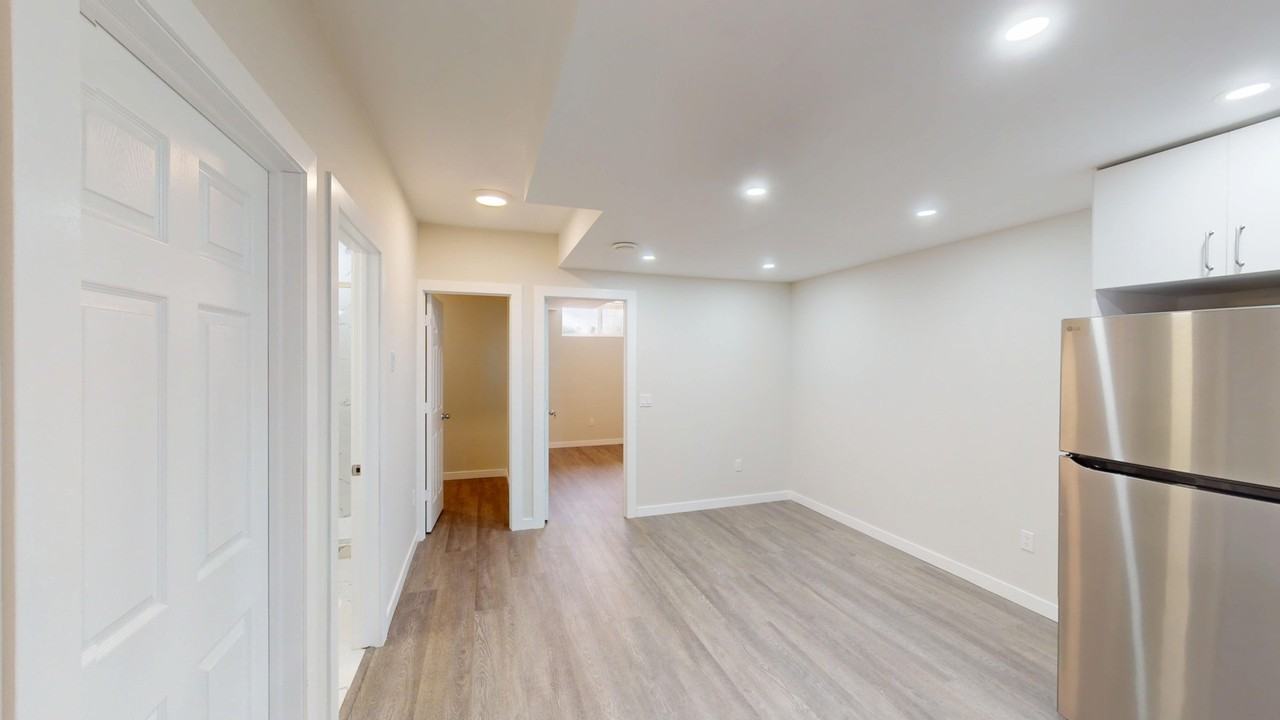 163 Legacy Glen Crt Se- Lower - Photo 6 of 10