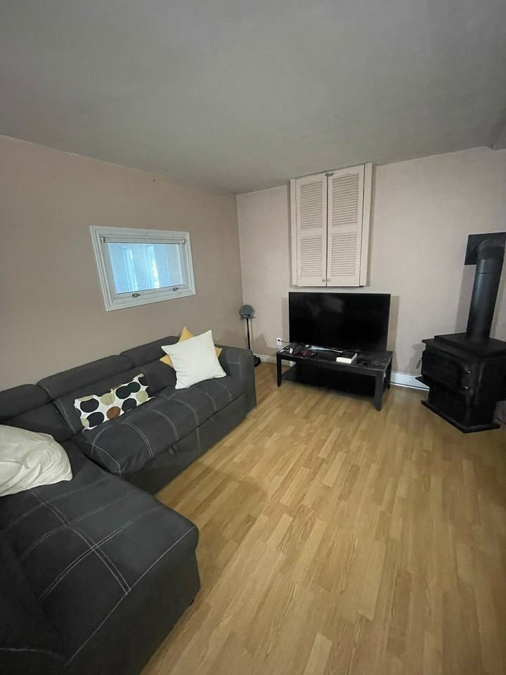 267 Mackie Pl - Photo 2 of 12
