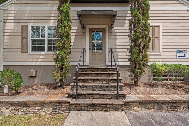 214 Maple St - Photo 4 of 33
