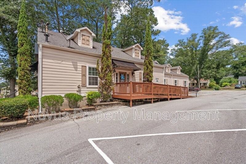 214 Maple St - Photo 6 of 33