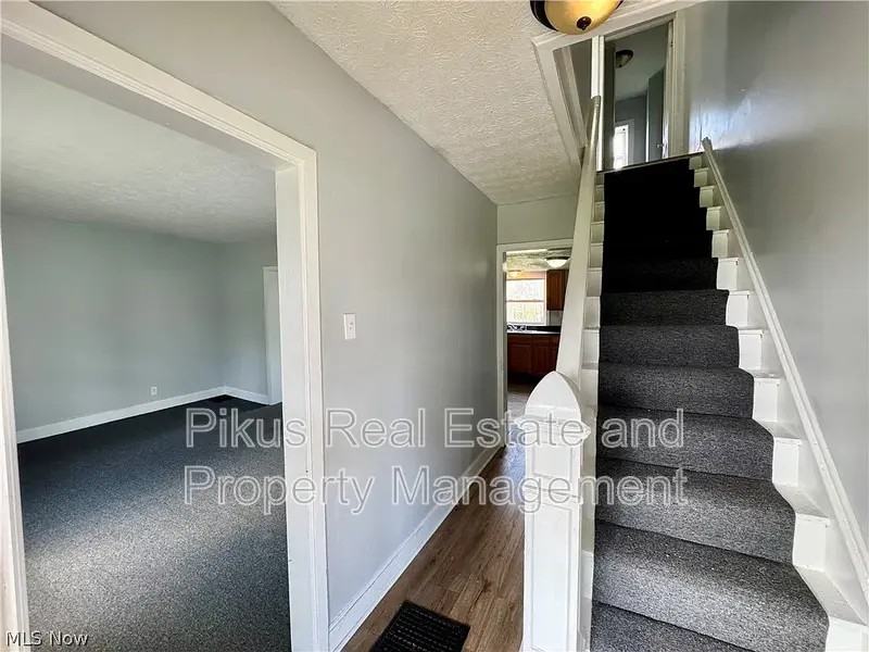 1217 Shriver Ave Ne - Photo 2 of 14