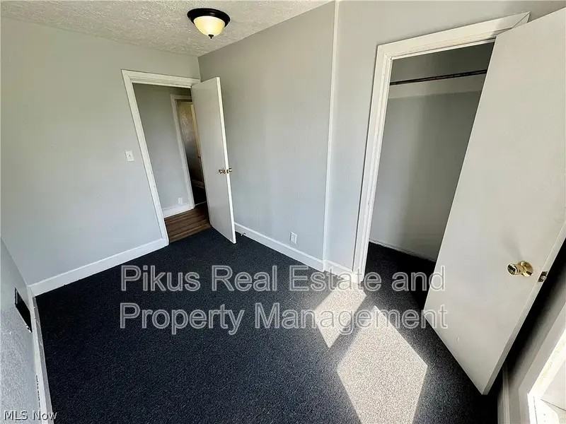 1217 Shriver Ave Ne - Photo 6 of 14