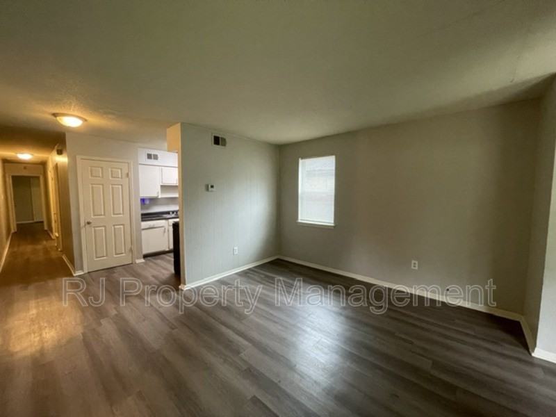 3479 Powell Ave - Photo 4 of 12