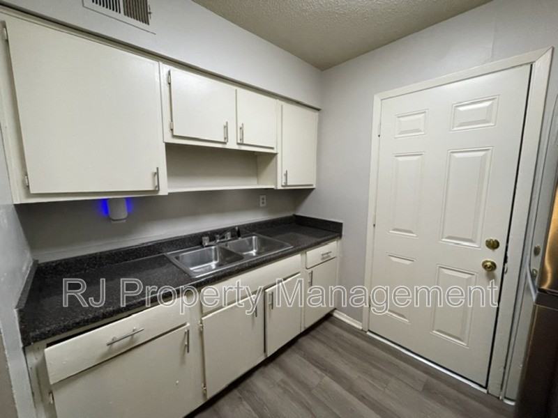 3479 Powell Ave - Photo 6 of 12