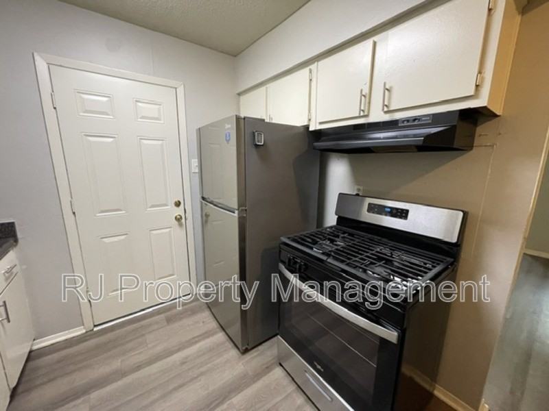 3479 Powell Ave - Photo 7 of 12