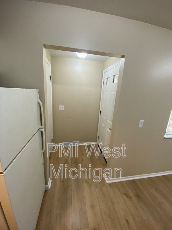 6081 In The Pines Dr Se - Photo 4 of 18
