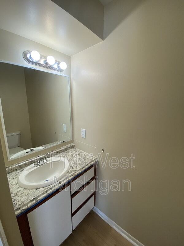 6081 In The Pines Dr Se - Photo 5 of 18