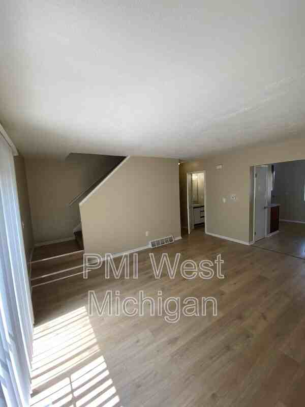 6081 In The Pines Dr Se - Photo 7 of 18