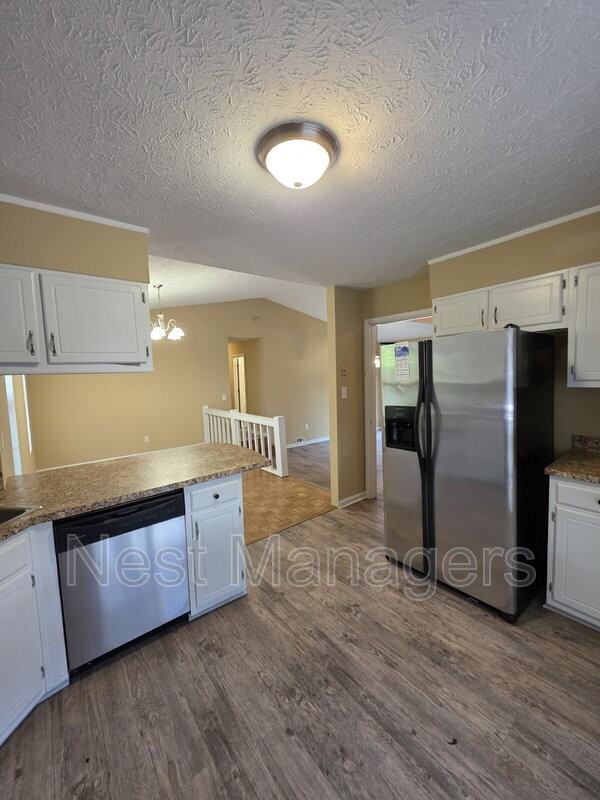 7172 Evanston St - Photo 4 of 21