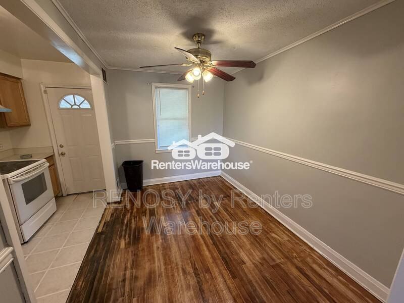 1038 Iris Ave - Photo 3 of 11