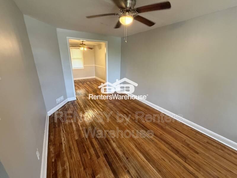 1038 Iris Ave - Photo 5 of 11