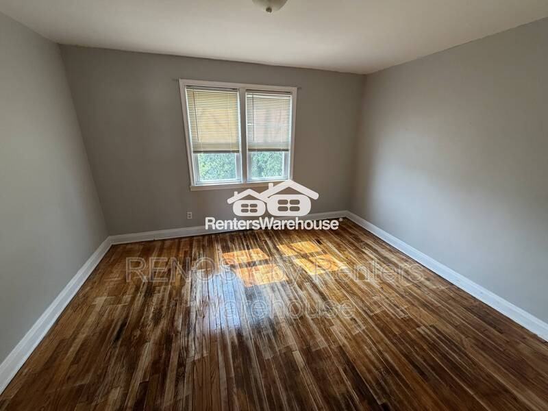 1038 Iris Ave - Photo 7 of 11
