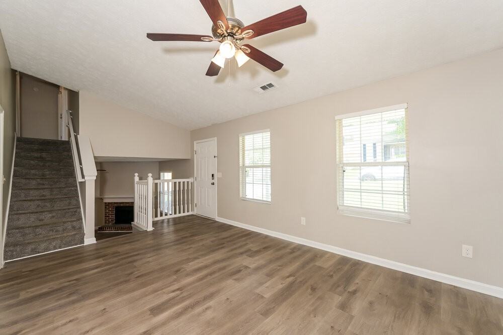6149 Raleigh Oaks Ct - Photo 4 of 17