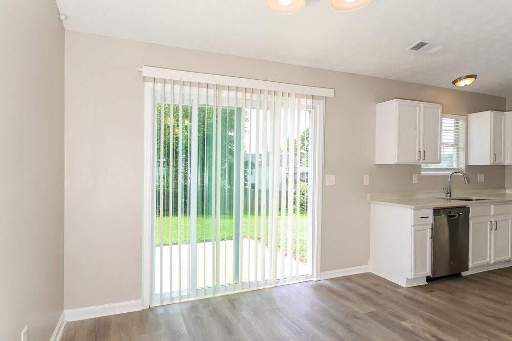 6149 Raleigh Oaks Ct - Photo 6 of 17